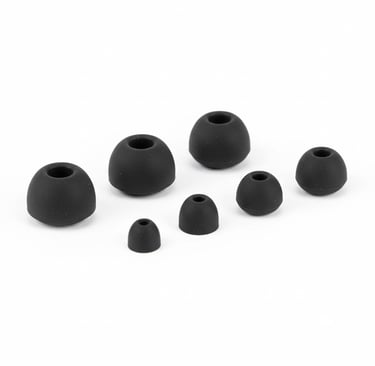 um grupo de vasos de plástico preto com fundo preto e branco