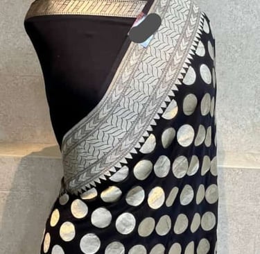 a mannequinous dress with polka dots on it