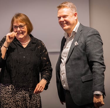 Selv når vi kigger på et latterkursus smitter det.