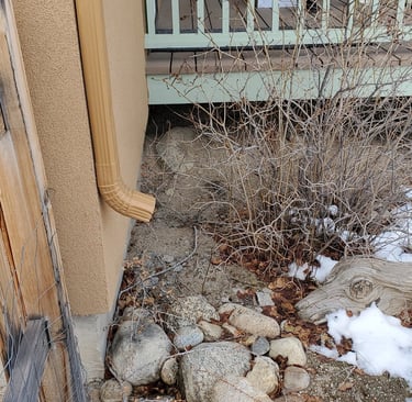 This downspout just dumps the water right next to the foundation. 