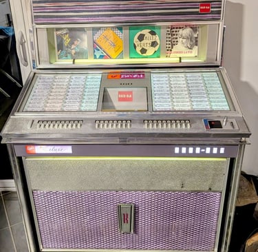 Jukebox RockOla 160GP Deluxe. Restauration de l'ampli avec changement des condensateurs