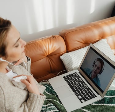 A hypnotherapist and a client doing an online hypnotherapy session via video call