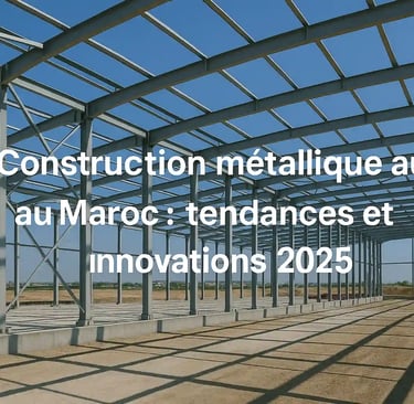 Chantier de construction métallique montrant une ossature en acier robuste et une grue, illustrant l