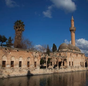 Şanlıurfa Gezilecek Yerler 2026 | Balıklıgöl, Göbeklitepe, Harran, Halfeti (Rota + İpuçları)