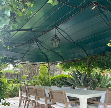 Toile verte PVC sur pegrola 