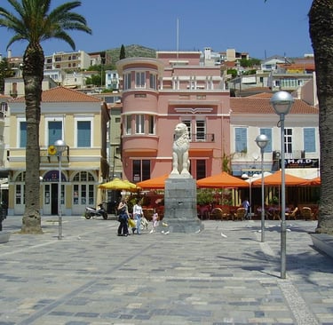 Het plein in Samos stad