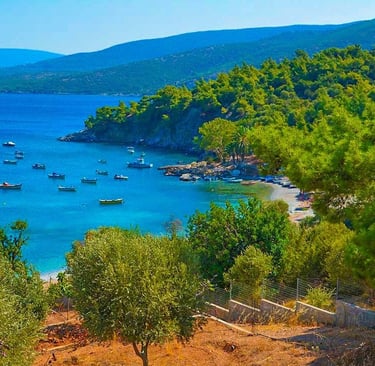 Breng een bezoek aan strand Mourtia op Samos