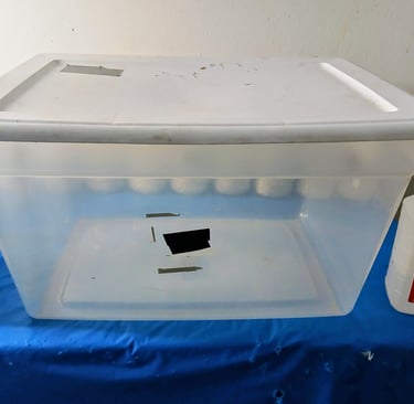 a monotub on a table before putting in a liner
