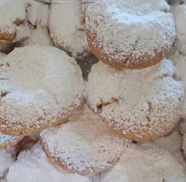 Greek Almond Snowballs (Kourabiedes) cookies