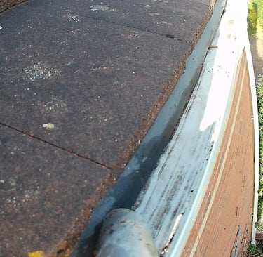 clean guttering