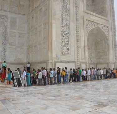 Tourists at the Taj mahal, Agra, Utter Pradesh, India