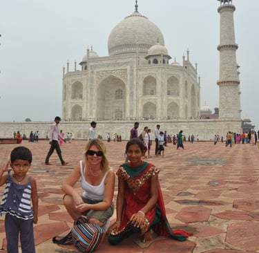 Tourists at the Taj mahal, Agra, Utter Pradesh, India