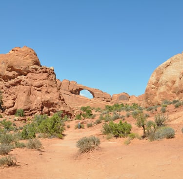 Skyline Arch, Arches National Park, Utah, USA
