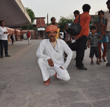 locals at Jodhpur station, Rajasthan, India