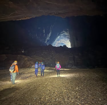 Travelling through Hang En cave, ke bang national park Vietnam