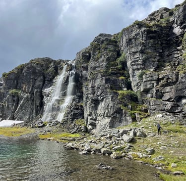Flotane waterfall, flotvatnet lake, Aurland, Norway