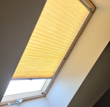Jaluzele plisate la comanda SEV HOME asigura masuratoare si montaj in Bucuresti si Ilfov