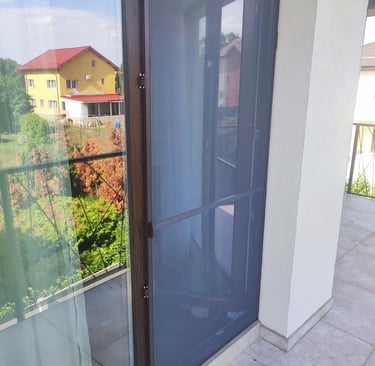 Plase tantari / plase pe balamale SEV HOME asigura masuratoare si montaj in Bucuresti si Ilfov
