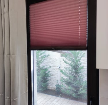 Jaluzele Plisate pe comanda Sev HOME, asiguram montaj in Bucuresti. Livram in toata tara
