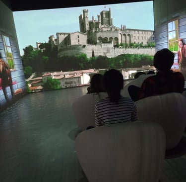élèves a la séance de cinéma immersif retraçant l'histoire du Canal du Midi,