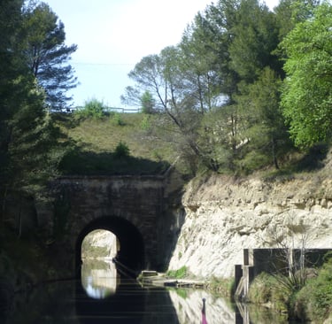 Découvrir le Tunnel du Malpas et écouter sa légende, emblématique du canal du Midi