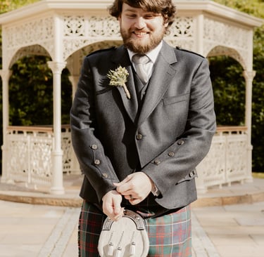 a man in a kiltrum kilt and a kilt