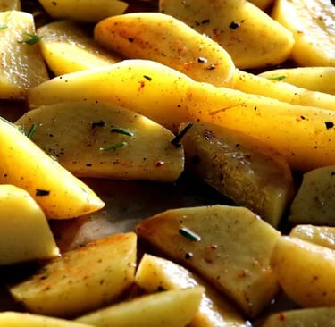 Griechische Ofenkartoffeln mit Olivenöl und Kräutern – mediterrane Beilage