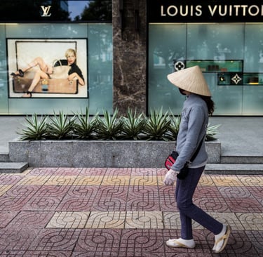 Street photography of a Vietnamese lady in Saigon