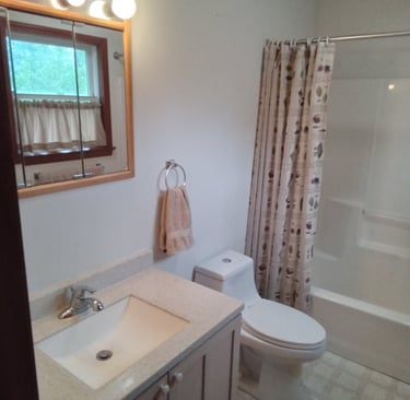 second floor full bathroom