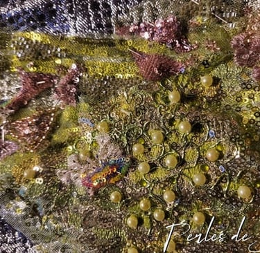 Détail de la broderie ornementale sur une veste femme argent - Perles de Soi par JC Gal
