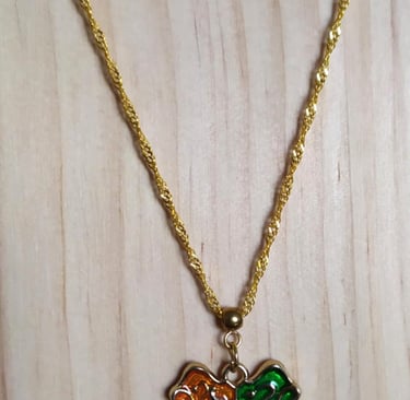 Collier doré blason Poudlard Les Couleurs de Lo