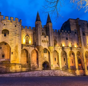 Pope palace in Avignon by night