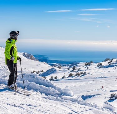 Ski in the Alps French Riviera with view on the sea