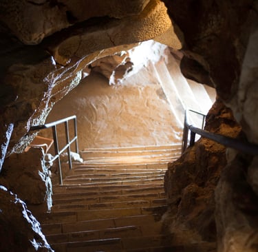Grotto Saint Cézaire lights and exploration