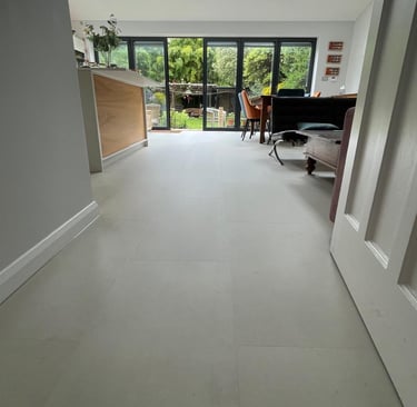 A tile effect LVT floor in an open plan kitchen