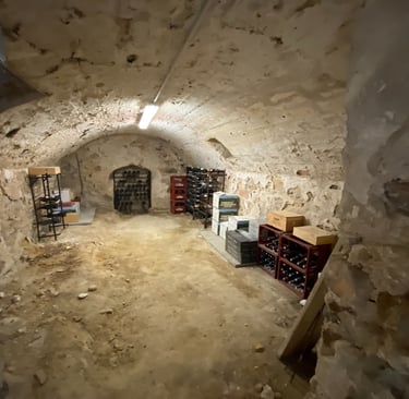 Limestone cellar to preserve wine and champagne