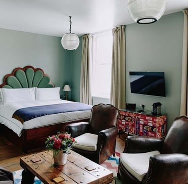 artist residence hotel, bedroom