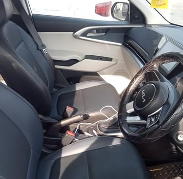 SUV Kia Carens in Jaipur