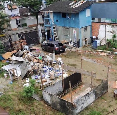 Terreno abandonado con riesgo de invasión y multas municipales