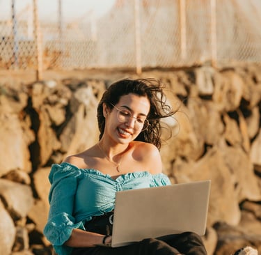 Woman Using a Laptop.Image by Ave Calvar Martinez (Pexels.com)