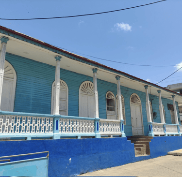 Facade bleue maison de Lorica