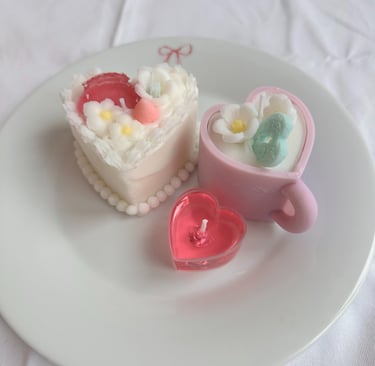 Heart-shaped candle and cup candle from candle making workshop in Bern – Herzkerze und Tassenkerze a