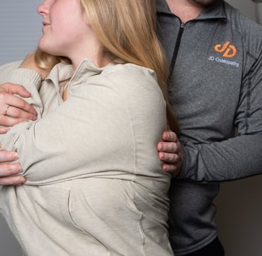 Patient getting treatment for the shoulder blade in a seated position using the elbow