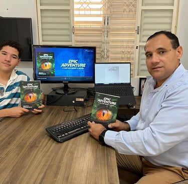 Pai e filho sentados em uma mesa segurando livros