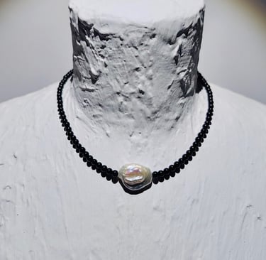 collana-minimal-elegante-piccola-naty-perla-saramazza-Onice-nero