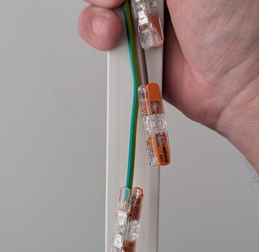 Staggered cable joins