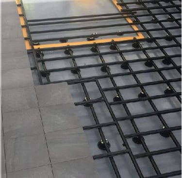 Tiles on pedestals and aluminium substructure