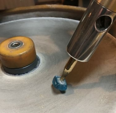 Faceting a gemstone stone on dop