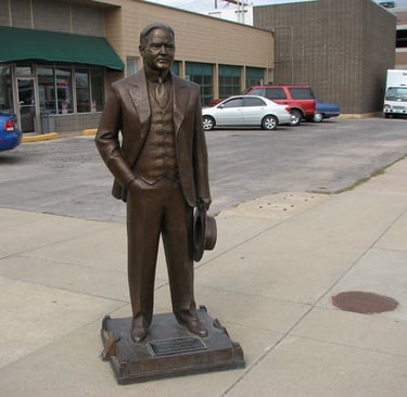 a statue of a president in a suit and tie