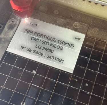 Gravure laser plaque métal